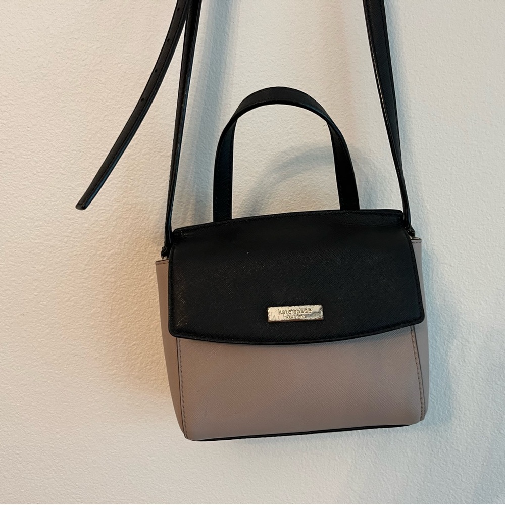 Kate Spade Black and Cream Shoulder Bag with Structured Design - Picture 2 of 6